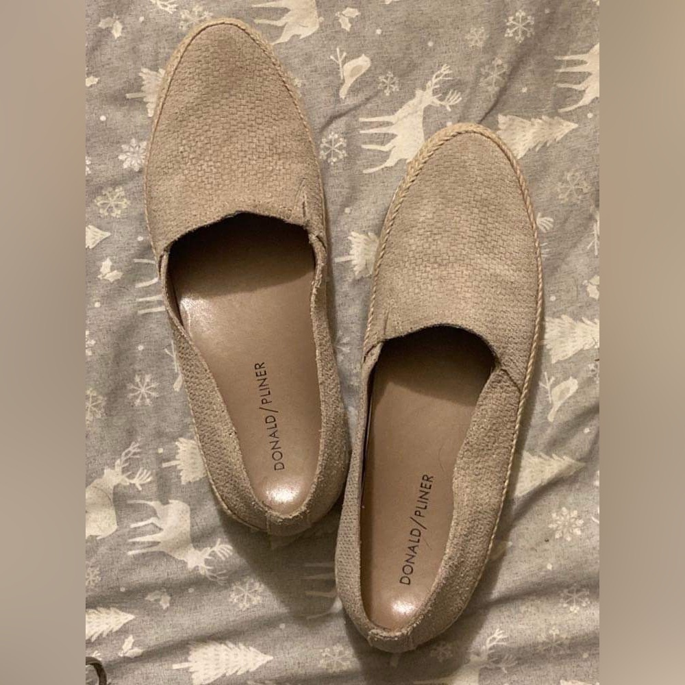 Donald j. Pliner tan espadrilles size 8 soles need some cleaning see photos - Picture 1 of 8